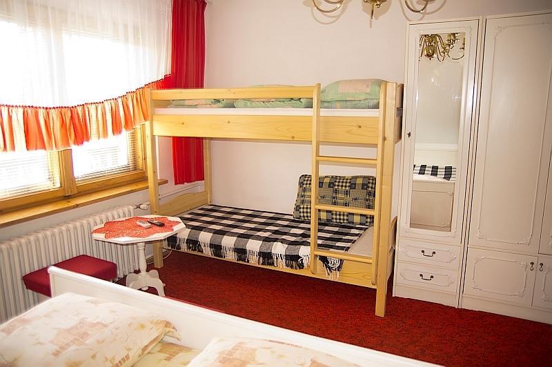 Hacjenda - Apartamenty I Pokoje Goscinne Чарна-Гура Экстерьер фото