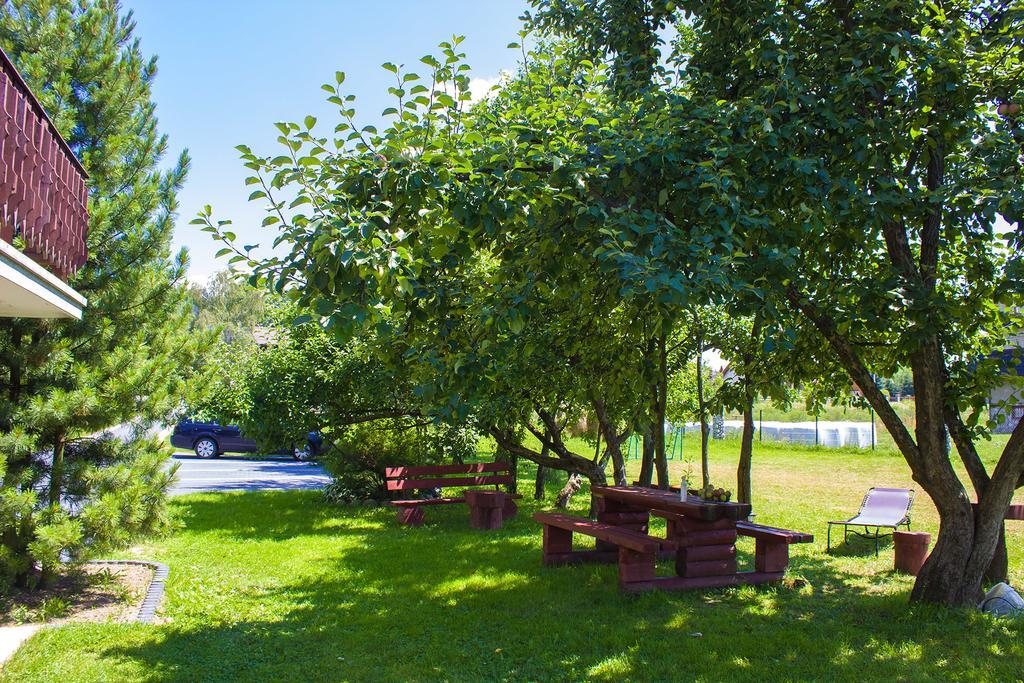 Hacjenda - Apartamenty I Pokoje Goscinne Чарна-Гура Экстерьер фото