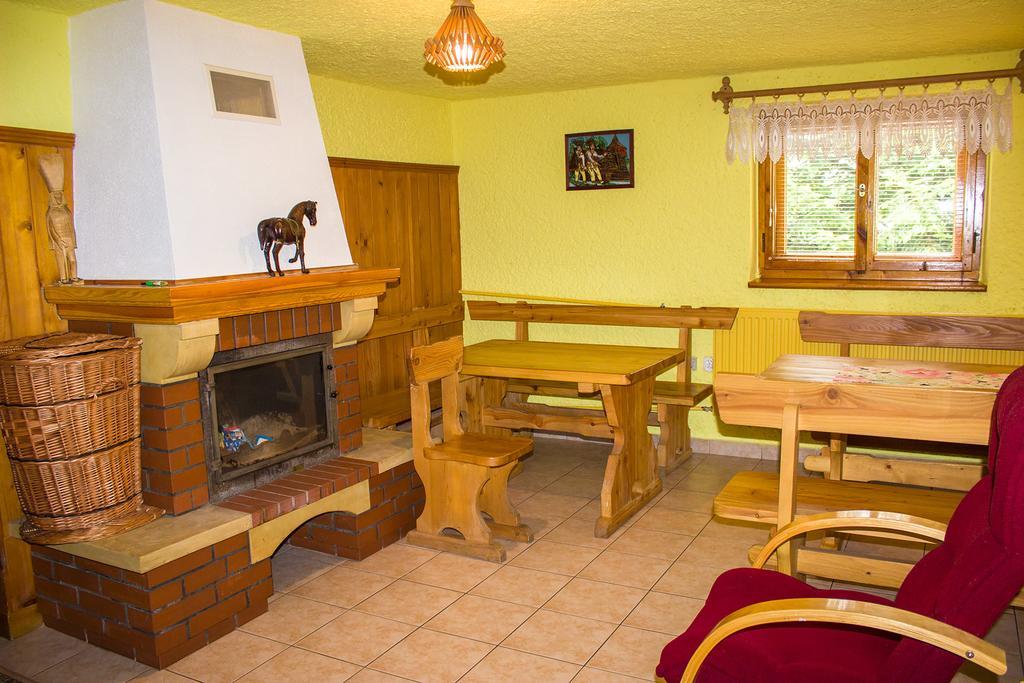 Hacjenda - Apartamenty I Pokoje Goscinne Чарна-Гура Экстерьер фото