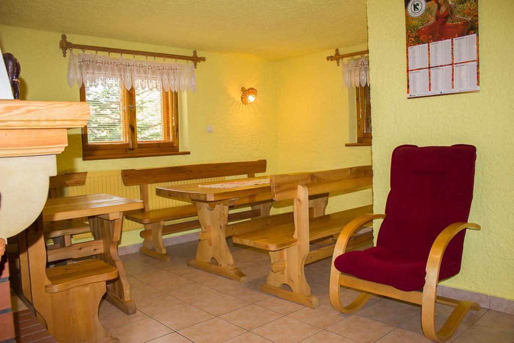 Hacjenda - Apartamenty I Pokoje Goscinne Чарна-Гура Экстерьер фото
