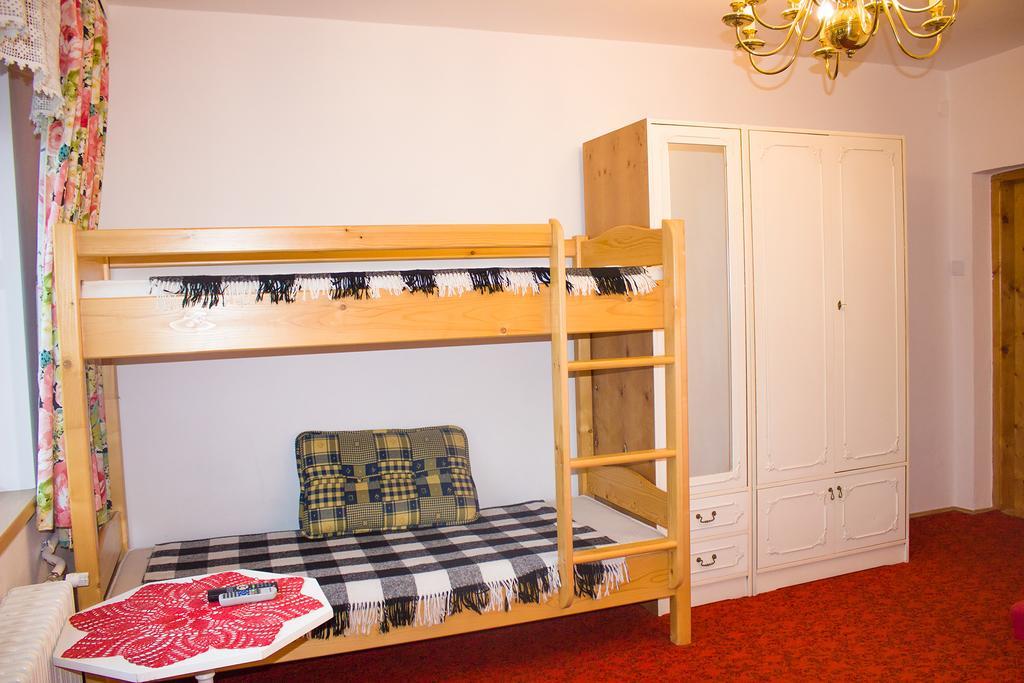 Hacjenda - Apartamenty I Pokoje Goscinne Чарна-Гура Экстерьер фото