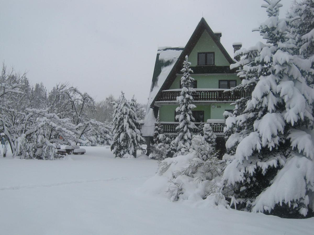 Hacjenda - Apartamenty I Pokoje Goscinne Чарна-Гура Экстерьер фото