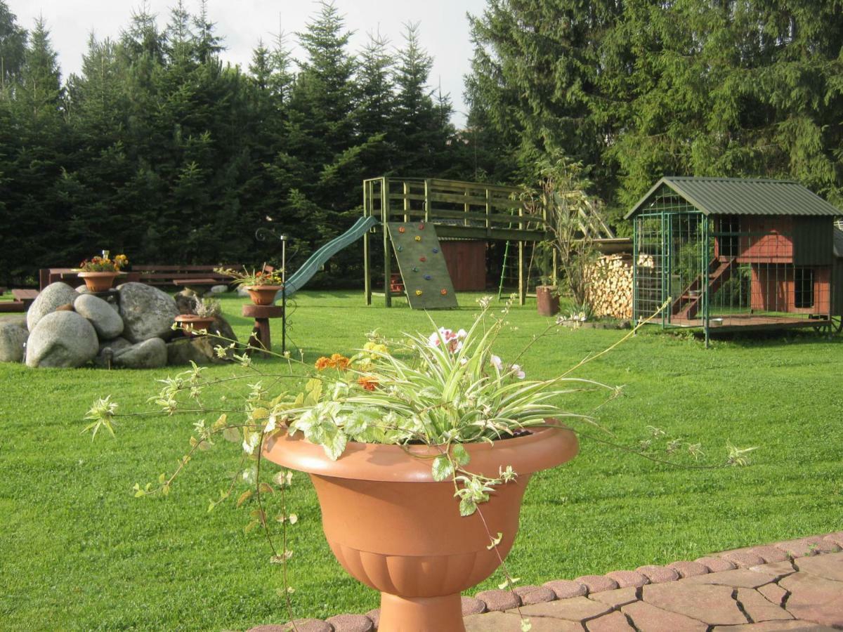 Hacjenda - Apartamenty I Pokoje Goscinne Чарна-Гура Экстерьер фото